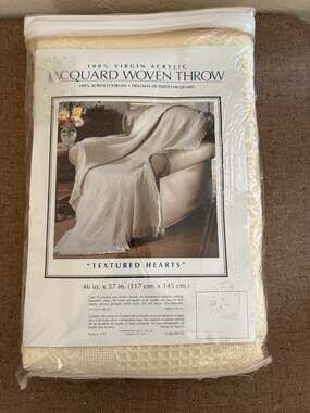 Vintage White Woven Throw Lap Blanket Heart Pattern Fringe Edge Crown Crafts